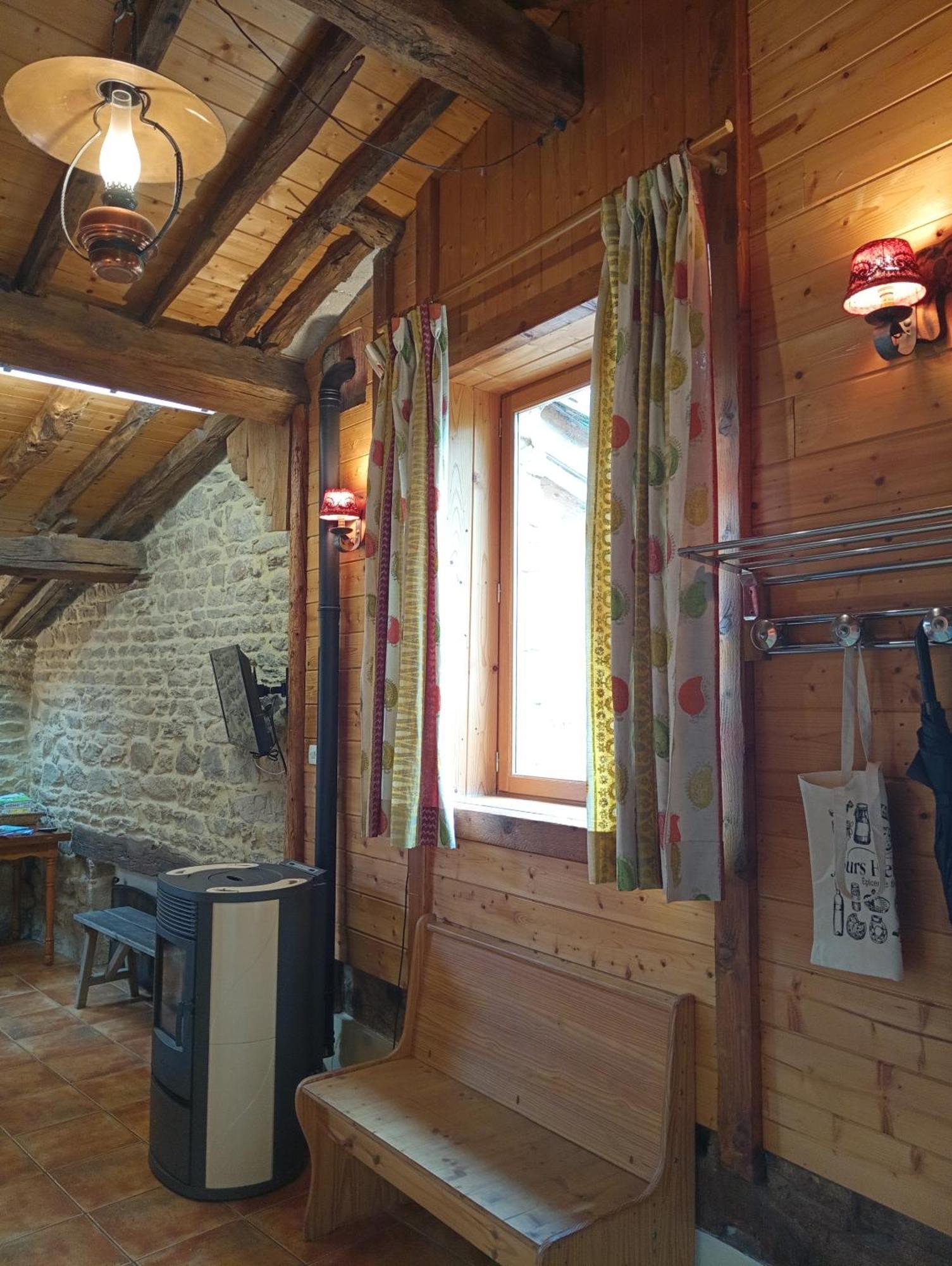 Gites Des Esselards Yzeron Room photo