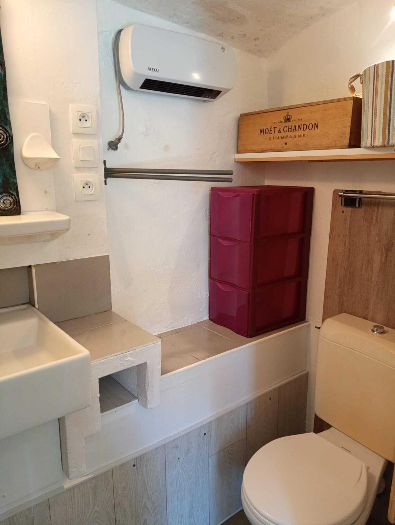 Gites Des Esselards Yzeron Room photo