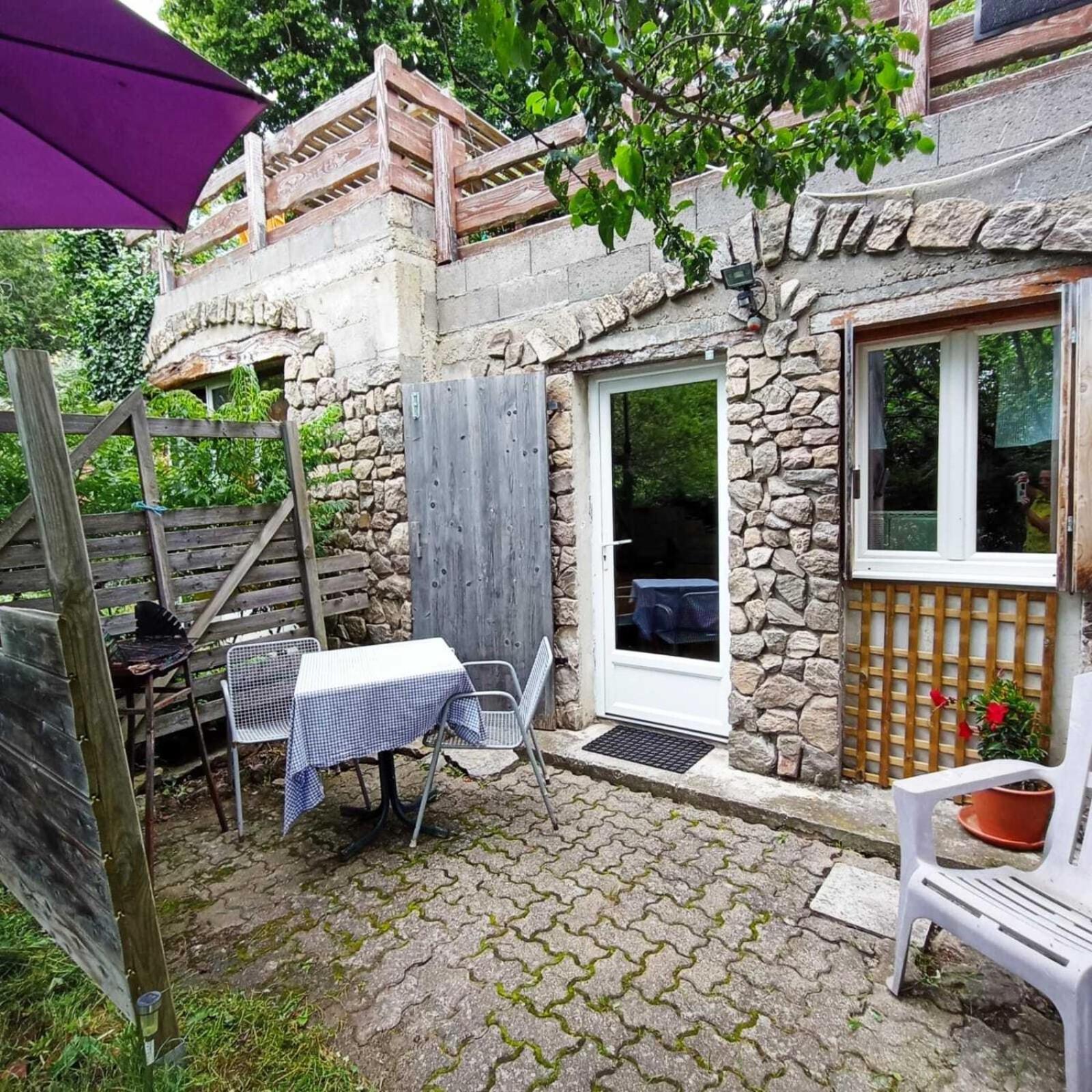 Gites Des Esselards Yzeron Room photo