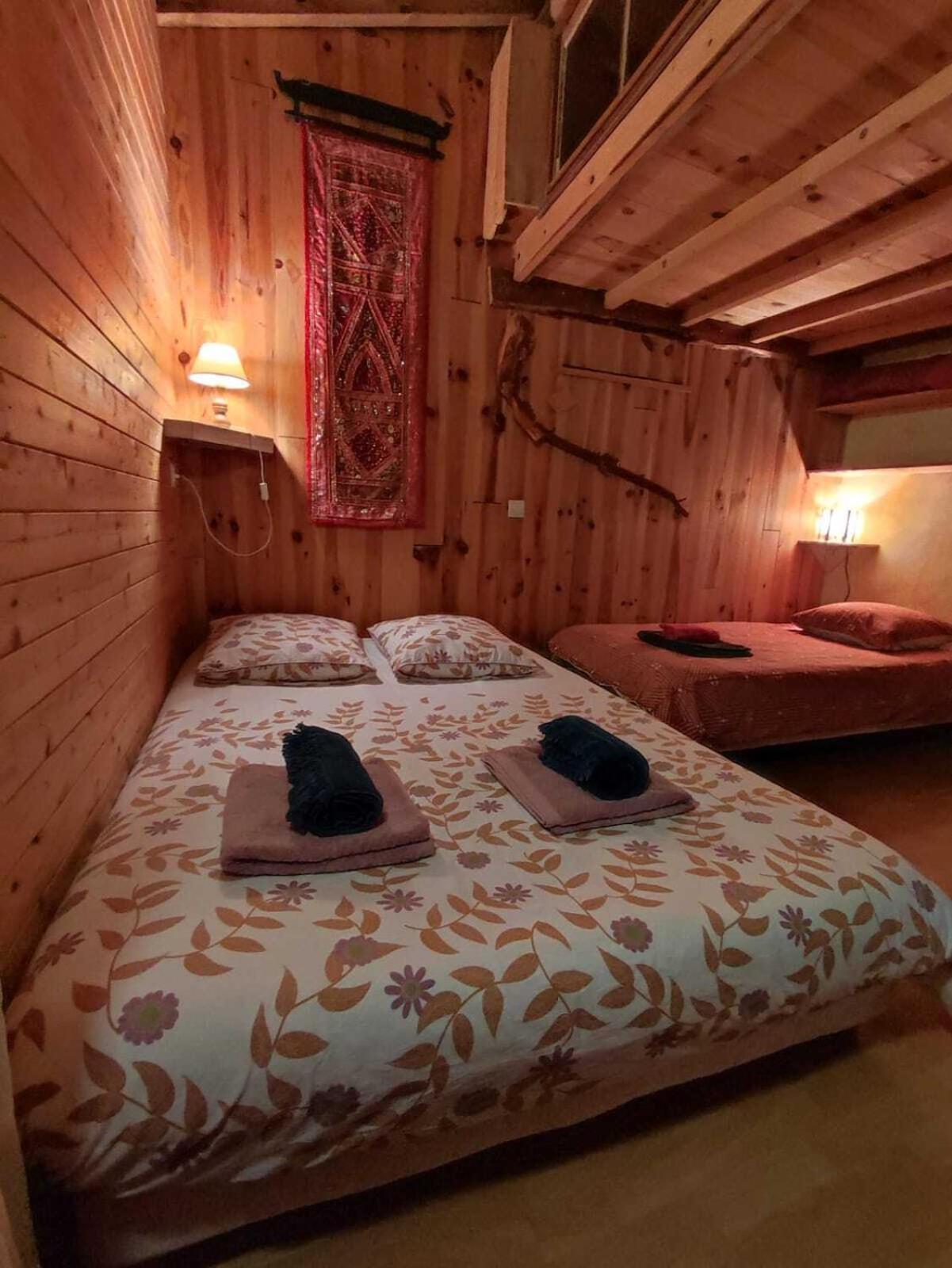 Gites Des Esselards Yzeron Room photo