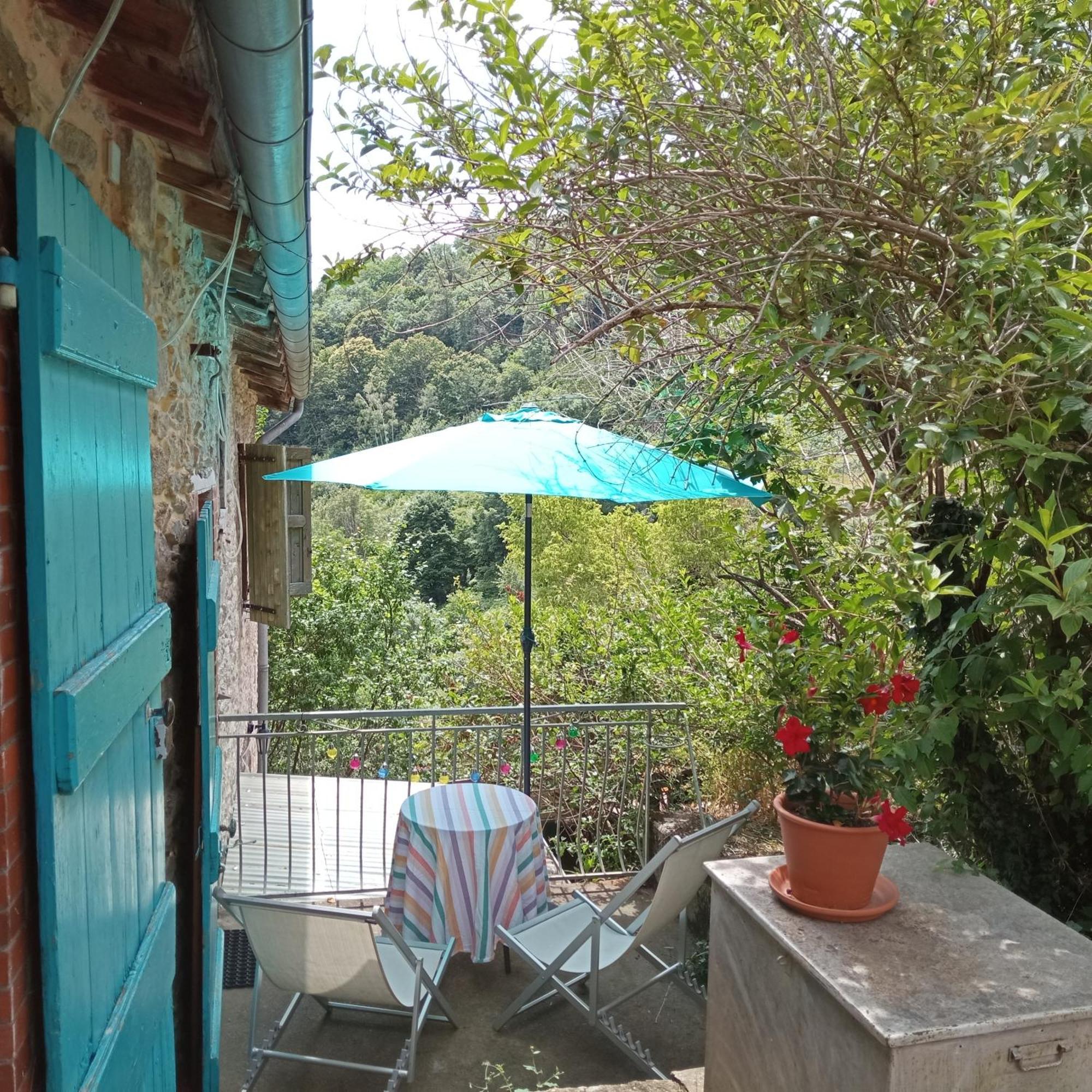 Gites Des Esselards Yzeron Room photo