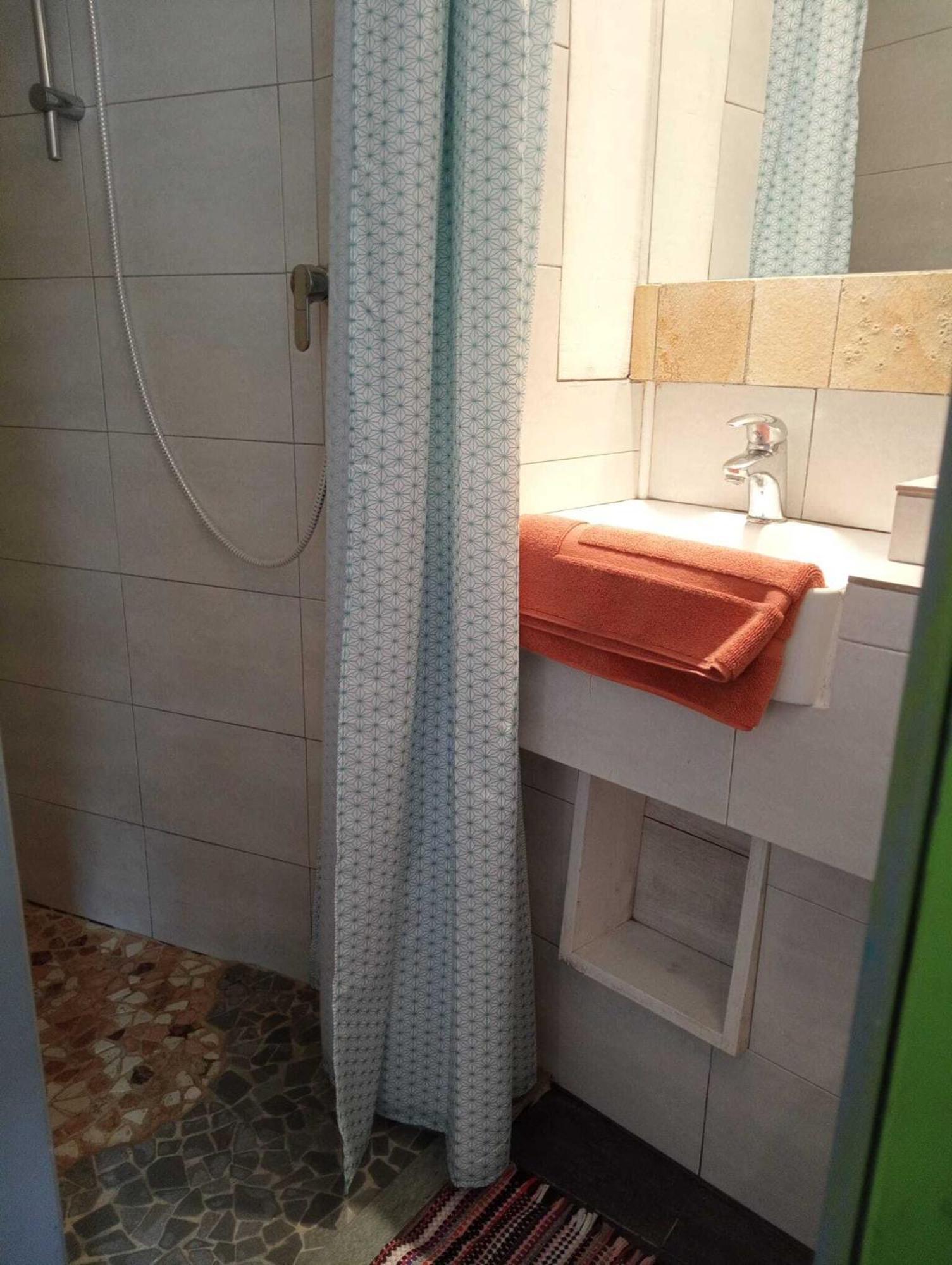 Gites Des Esselards Yzeron Room photo